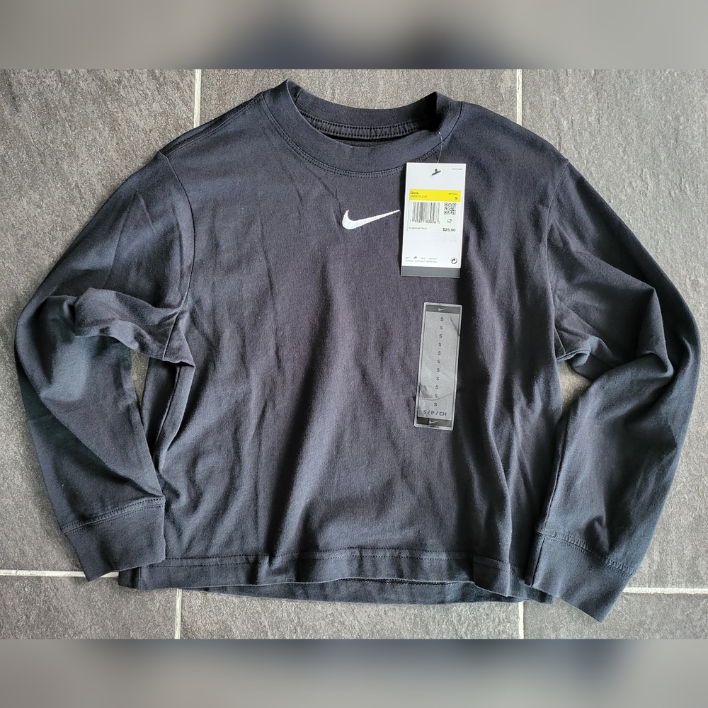 Nike DV0575-010 Girls Small Long Sleeve Black Shirt Swoosh Loose Fit NWT T-Shirt